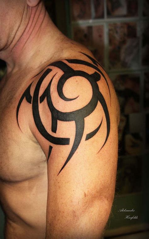 tatouage tribal facile|80 Tatouages tribal sur le bras (Et leur signification)